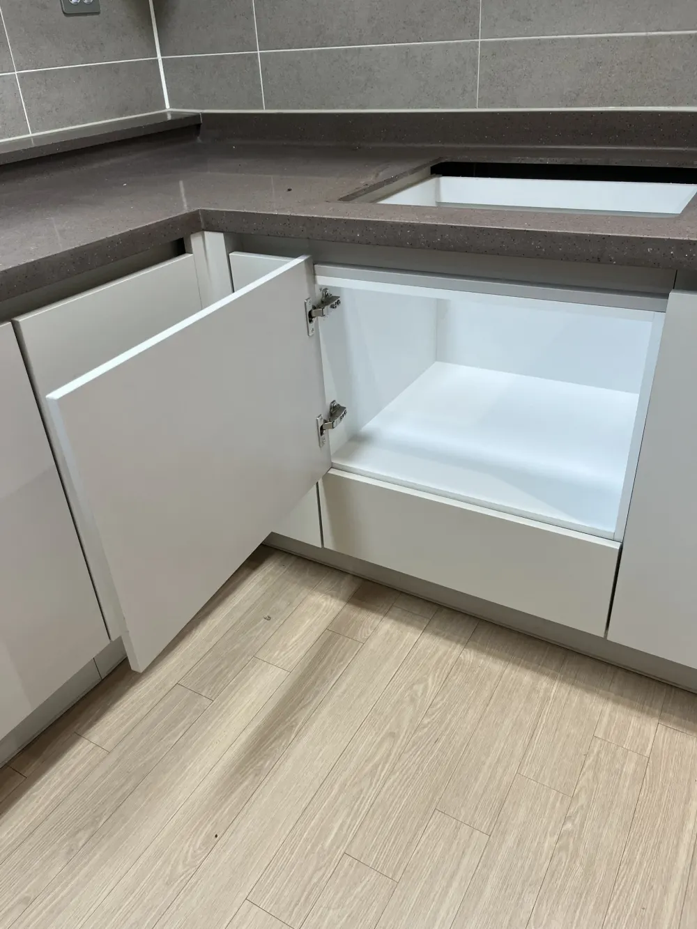 가스오븐 철거 후 하부장 설치 작업 후
